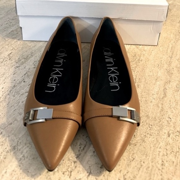 Calvin Klein Angel Pointed Toe Flat NIB - Picture 2 of 3